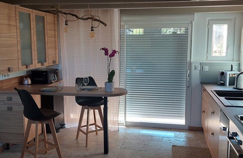 Cabrieres Apartment | Appartement Cosy Face à la Garrigue Dans un Village Gardois