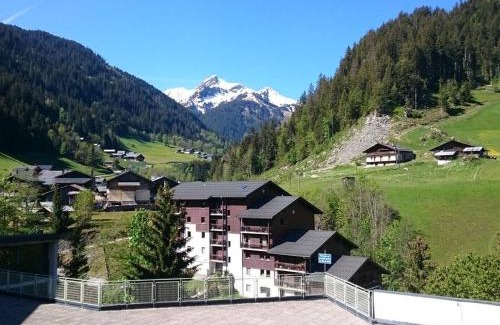 Areches Apartment | Appartement cosy pour 4, au cœur du village, proche des pistes et avec piscine estivale - FR-1-342-173