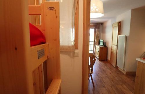 Areches Apartment | Appartement cosy T3 proche village et pistes pour 4 pers, équipé, casier à skis, ascenseur - FR-1-342-281