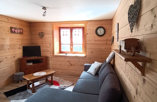 Saint-Girod House | Appartement Dans Maison. Calme et Reposant