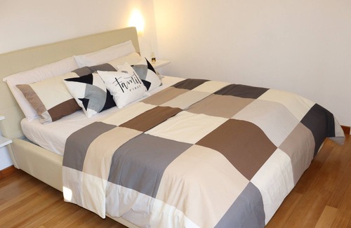 Cogoleto Apartment | Appartement Dans un Terrain de Golf, 5 min de la mer en Voiture, Parking Gratuit