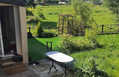 Yssingeaux Apartment | Appartement Dans une Maison Avec Jardin à 5 Minutes du Centre Ville