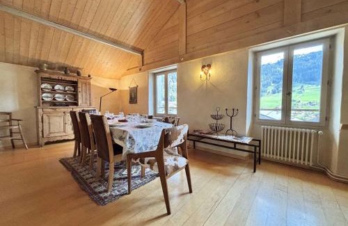 Praz-sur-Arly Apartment | Appartement de 5 pièces à Praz-sur-Arly avec cheminée, mezzanine et parking - 8 pers - FR-1-603-7