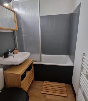 Habere-Poche Apartment | Appartement de station rénovée avec parking