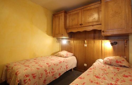 Lanslevillard Apartment | Appartement Duplex 10-12 Pers. avec Balcon, à 20m des Pistes - Val Cenis - FR-1-508-69