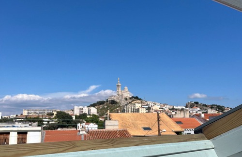 Saint-Lambert Apartment | Appartement Duplex Quartier Bompard, vue mer et Proche Bonne-mère