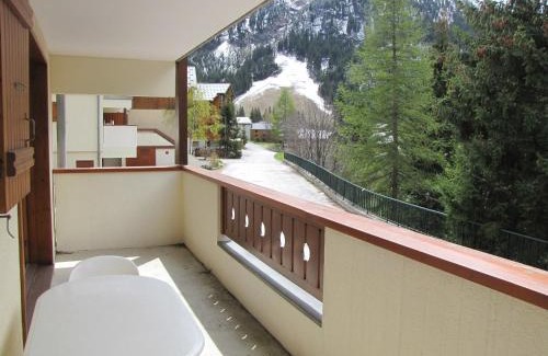 Pralognan-la-Vanoise Apartment | Appartement ensoleillé, 3 pièces, balcon sud, centre de Pralognan, proche commerces et téléphérique - FR-1-464-49