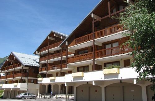 Pralognan-la-Vanoise Apartment | Appartement ensoleillé, 3 pièces, balcon sud, centre de Pralognan, proche commerces et téléphérique - FR-1-464-49