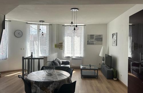 Armentieres Apartment | Appartement en duplex, 1e étage, proche commodités