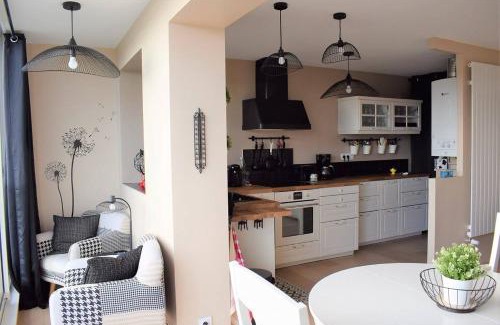 Tregastel Apartment | Appartement entièrement rénové avec SUPERBE VUE sur la Baie Sainte-Anne à TREGASTEL - Ref 96