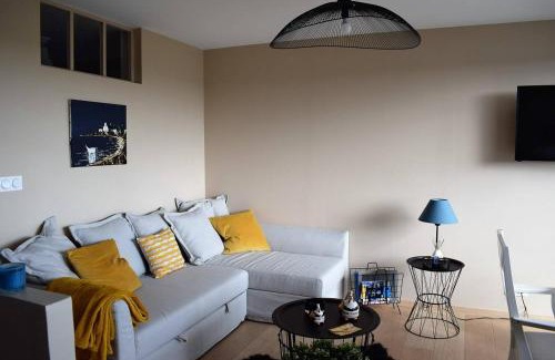 Tregastel Apartment | Appartement entièrement rénové avec SUPERBE VUE sur la Baie Sainte-Anne à TREGASTEL - Ref 96