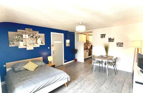 Moissac Apartment | Appartement entier Moissac centre 30 m2 calme avec cour intérieure pour vélos à 50m du marché de Moissac