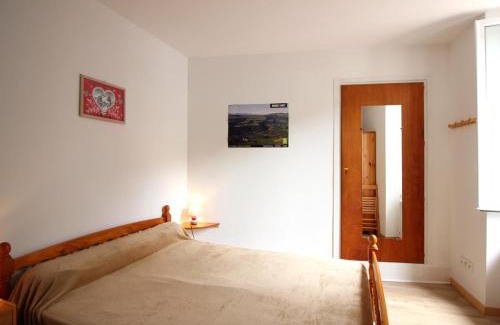 Mont-Dore Apartment | Appartement F2 au 1er étage avec wifi, proche centre et thermes, classé 2 étoiles, 4 couchages max - FR-1-415-46