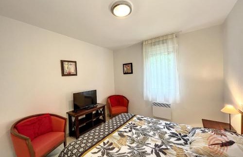 Lamalou-les-Bains Apartment | Appartement F2 climatisé à Lamalou-les-Bains, terrasse, proche centre et thermes, animaux acceptés - FR-1-451-167