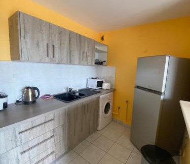 Saint-Andre Apartment | Appartement F2 centre-ville Saint-André