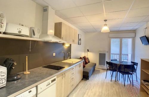 Lamalou-les-Bains Apartment | Appartement F2 tout équipé avec balcons, ascenseur et Wi-Fi, proche des thermes de Lamalou - FR-1-451-141