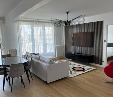 Republique–Point-du-Jour Apartment | Appartement de charme sur les toits de Boulogne !