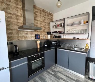 La Celle-sous-Gouzon Apartment | Appartement MODERNE ET RENOVE Capacité 4 personnes, 1 chambre, Terrasse in Dunkerque