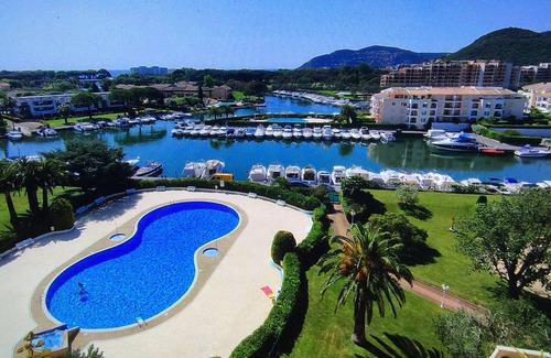 Mandelieu-La-Napoule Apartment | Appartement Lumineux à Cannes Marina, Dernier Étage, vue Marina - Baie de Cannes