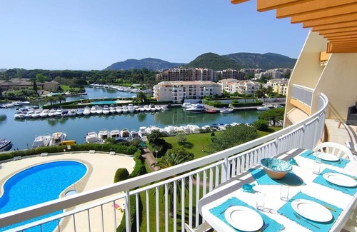 Mandelieu-La-Napoule Apartment | Appartement Lumineux à Cannes Marina, Dernier Étage, vue Marina - Baie de Cannes