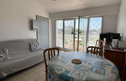 Noirmoutier-en-l'Ile Apartment | Appartement cosy en centre-ville avec balcon, parking et à 10 min des plages - 4 couchages - FR-1-224B-196
