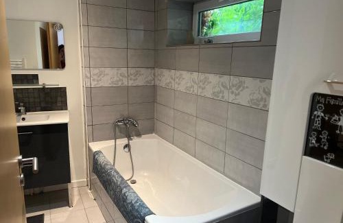 Saint-Julien-les-Metz Apartment | Appartement 5 lits Wifi Un Séjour à Part