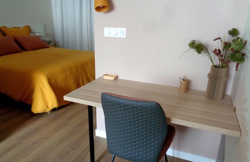 Lons-le-Saunier Apartment | Appartement Hestia FI bis Avec Terrasse, Hyper Centre Mais au Calme