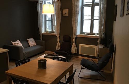 Givet Apartment | Appartement impeccable en centre ville