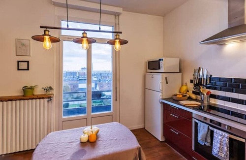 Saint-Christophe de la Foret Apartment | Appartement Lumineux Avec vue Dégagée sur la Ville