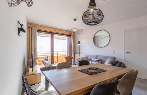 Plagne Centre Apartment | Appartement moderne 3 pièces à Plagne Centre, balcon sud, proche pistes et commerces. - FR-1-351-125
