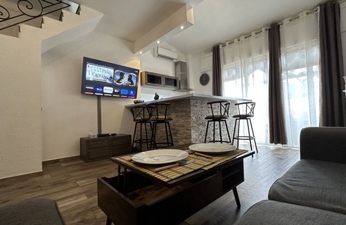 Pineto Apartment | Appartement Maenat climatisée à 200 m de la plage