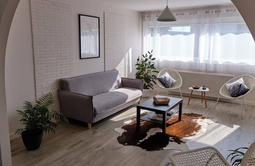 Ancely Apartment | Appartement Moderne à Côté du Tramway