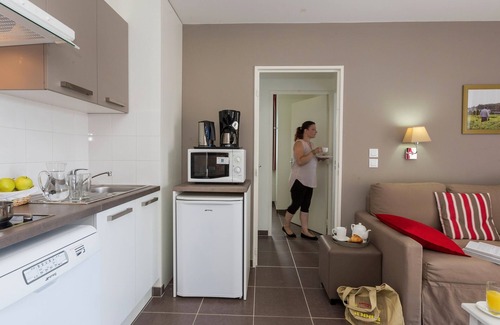 Chinon Condo | Appartement Modeste+Piscine | Proche de la rivière