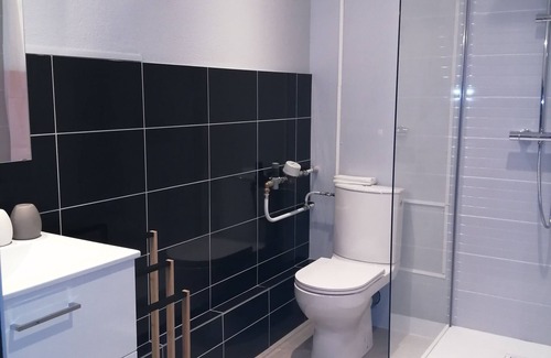 Vizille Apartment | Appartement Neuf Pour 6 Personnes Face au Parc du Château