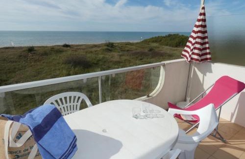 Notre-Dame-de-Monts Apartment | Appartement pour 6 personnes à 10m des plages, animaux acceptés, parking - FR-1-540-244