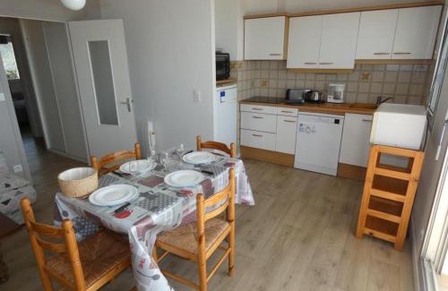 Notre-Dame-de-Monts Apartment | Appartement pour 6 personnes à 10m des plages, animaux acceptés, parking - FR-1-540-244
