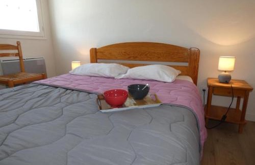 Notre-Dame-de-Monts Apartment | Appartement pour 6 personnes à 10m des plages, animaux acceptés, parking - FR-1-540-244