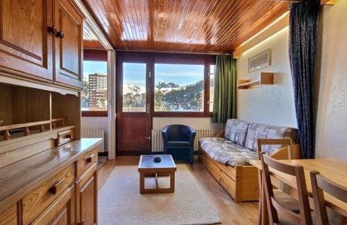 Plagne Centre Apartment | Appartement pour 7/8 pers. au pied des pistes à Plagne Centre, proche commerces, avec balcon et casier à skis. - FR-1-455-45