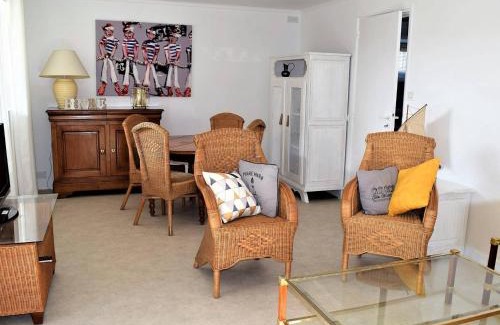 Tregastel Apartment | Appartement rénové 3* avec jardin et WIFI à 20m de la plage - Trégastel - FR-1-368-77