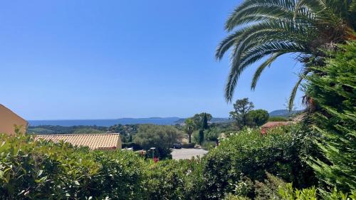 La Croix-Valmer Apartment | Appartement rdc terrasse vue panoramique mer