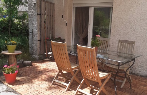 Tence Apartment | Appartement Rez de Chaussée Avec Terrasse au Centre Ville de Tence