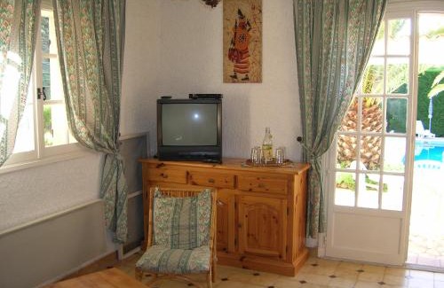 Frejus Apartment | Appartement Rez de Villa - 4 personnes - Fréjus - Vue piscine