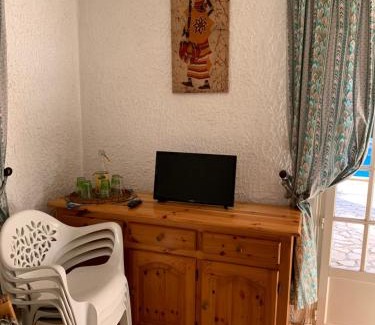 Frejus Apartment | Appartement Rez de Villa - 4 personnes - Fréjus - Vue piscine