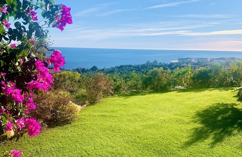 Solenzara Apartment | Appartement Spacieux, vue Splendide sur la mer Avec Piscine Privée