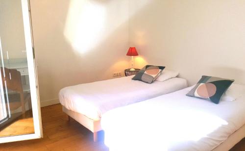 Perros-Guirec Apartment | Appartement spacieux à 200 m de la plage - Hôtel de l'Europe