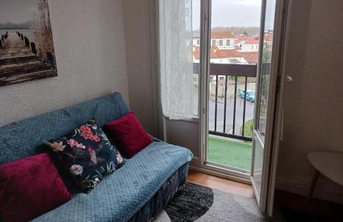 Bas-Vernet Apartment | APPARTEMENT T2 ,1 chambre,Parking,balcon,vue montagne,près arrêt bus et centre ville
