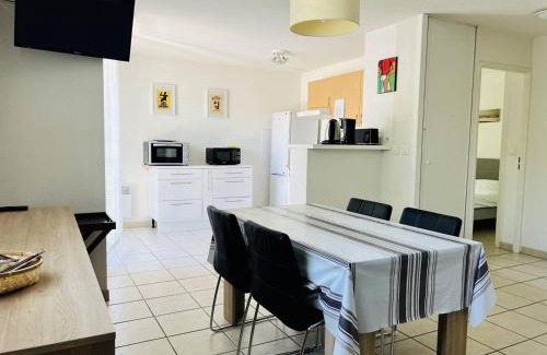 Cambo-les-Bains Apartment | Appartement T2 avec Piscine, Proche Thermes, Parking Souterrain et Terrasse - Cambo-les-Bains - FR-1-495-72