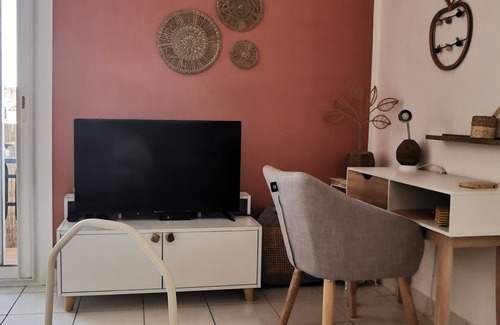 Golfe Juan Apartment | Appartement T2 Classé 3 Central, à 5 mn du Port, des Plages. Chiens Acceptés