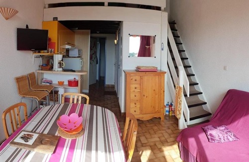 Argeles Plage Apartment | Appartement T3 Mezzanine - 6 Couchages - Piscine - Parking Privé - Proche Plage - FR-1-388-68