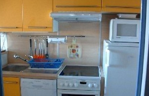 Argeles Plage Apartment | Appartement T3 Mezzanine - 6 Couchages - Piscine - Parking Privé - Proche Plage - FR-1-388-68